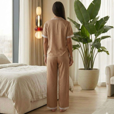 Pyjama satiné à pois avec dentelle