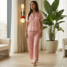 Pyjama satiné à pois avec dentelle