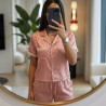Pyjama satiné à pois avec dentelle