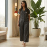 Pyjama satiné à pois avec dentelle