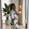 Pyjama satiné imprimé à chemise boutonnée